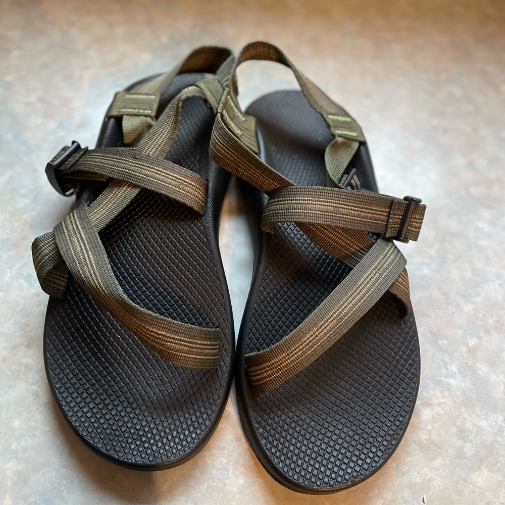 NWT Men’s size 13 Chaco Green and Black Outdoor Sandals with Adjustable Straps